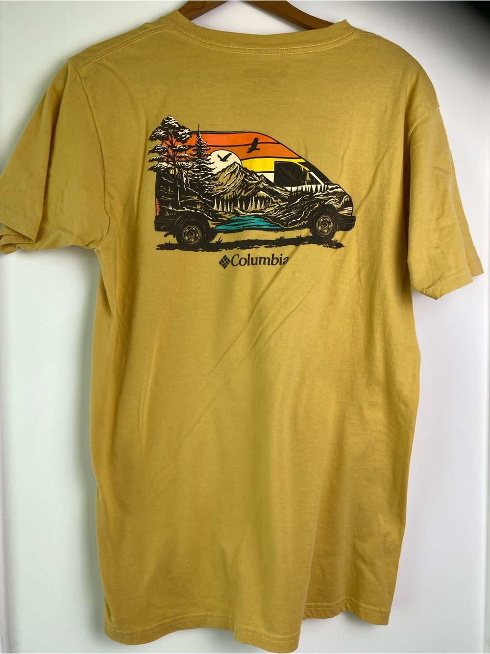 Men’s Columbia Mustard Yellow Short-Sleeve Tee with Scenic Van Graphic M